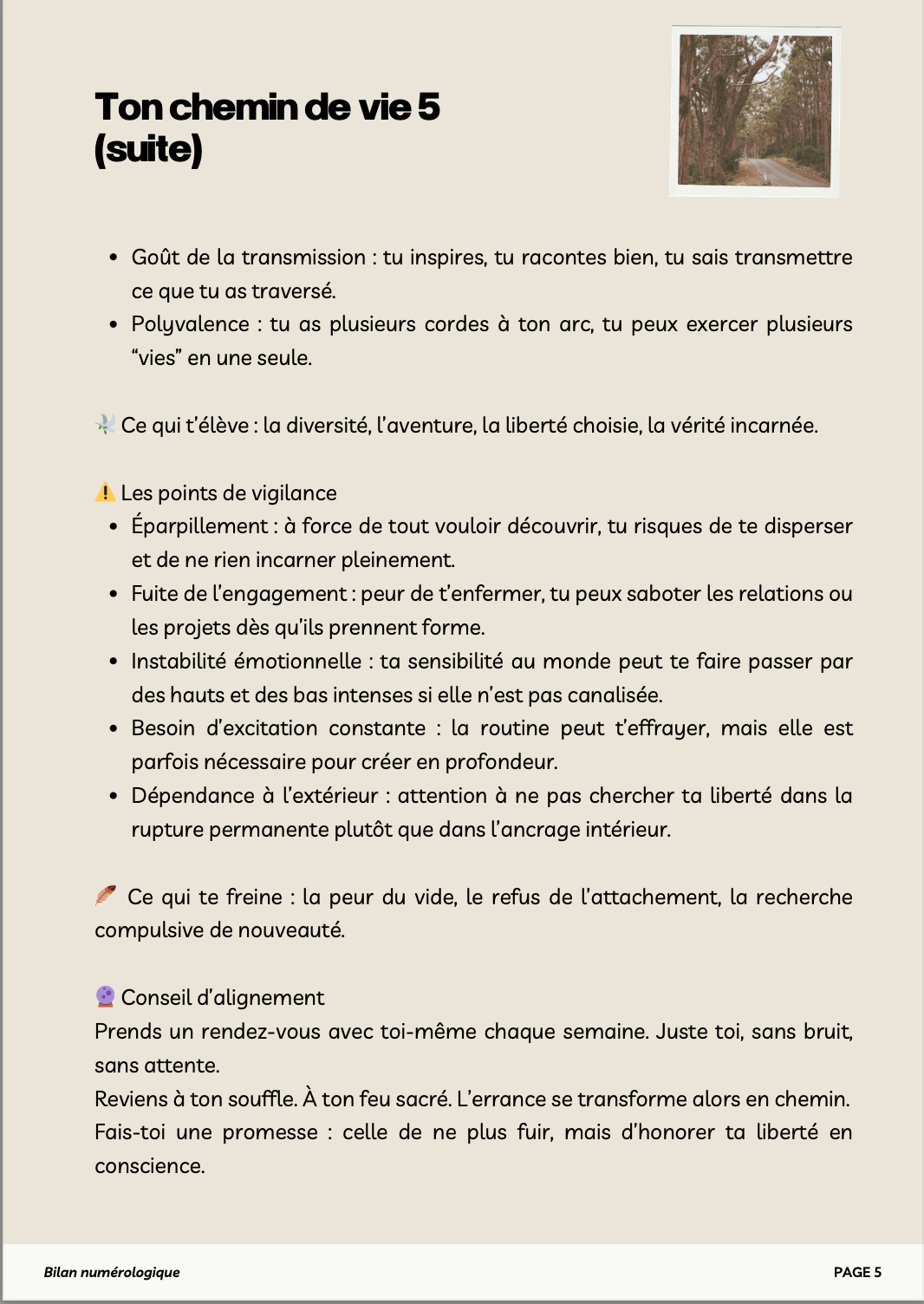 Deuxième page du chemin de vie 5 : atouts, points de vigilance et conseils d’alignement pour une âme curieuse et mouvante. Design épuré et texte éclairant.
